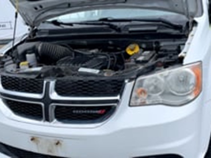 2014-dodge-grand-caravan-sxt-image-9