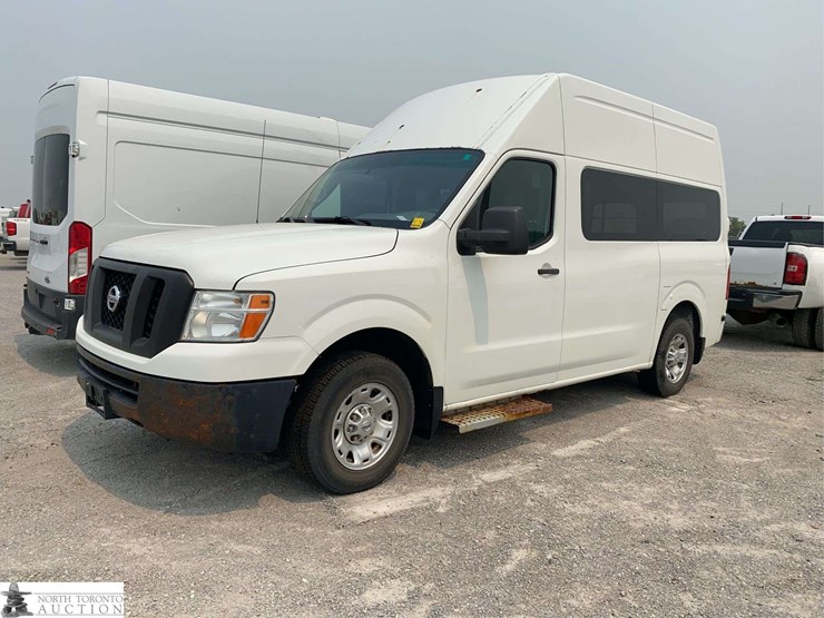 2016-nissan-nv3500hd-image-1