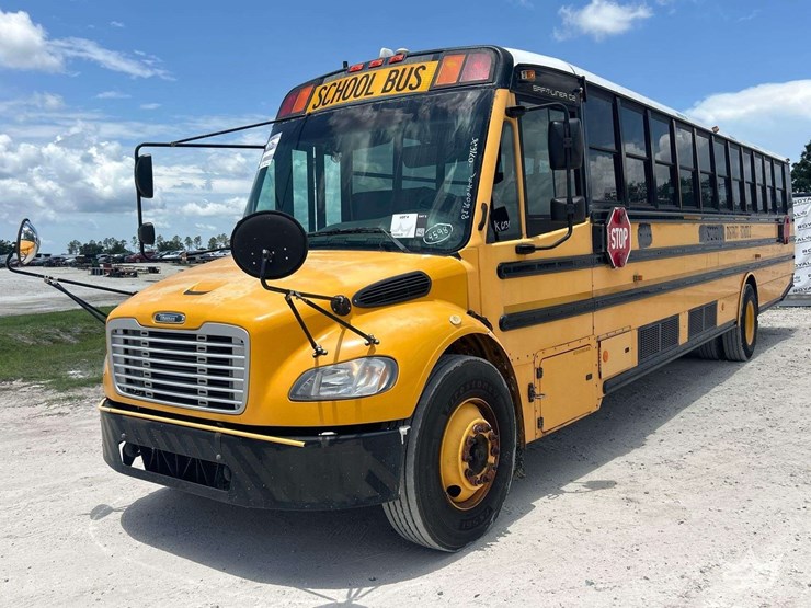 2016-freightliner-b2-image-1