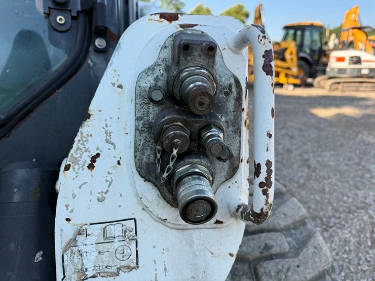 2011-bobcat-s630-image-11