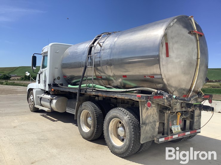 1999-freightliner-flc120-image-7