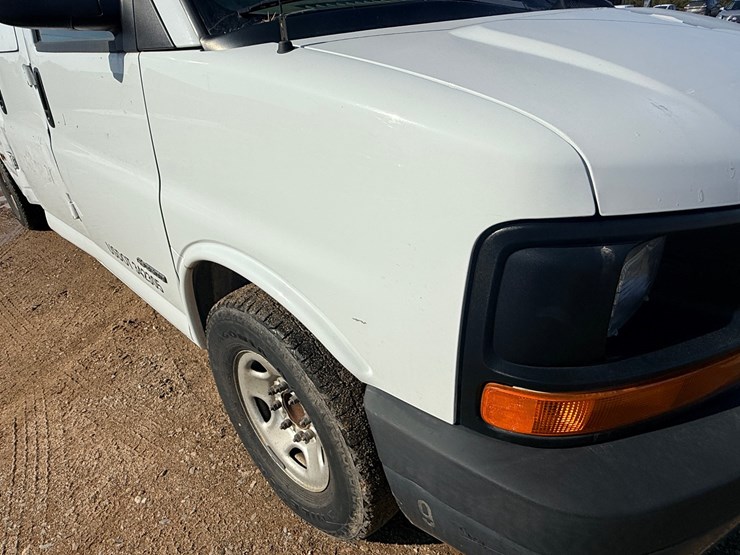 2004-chevrolet-3500-image-29
