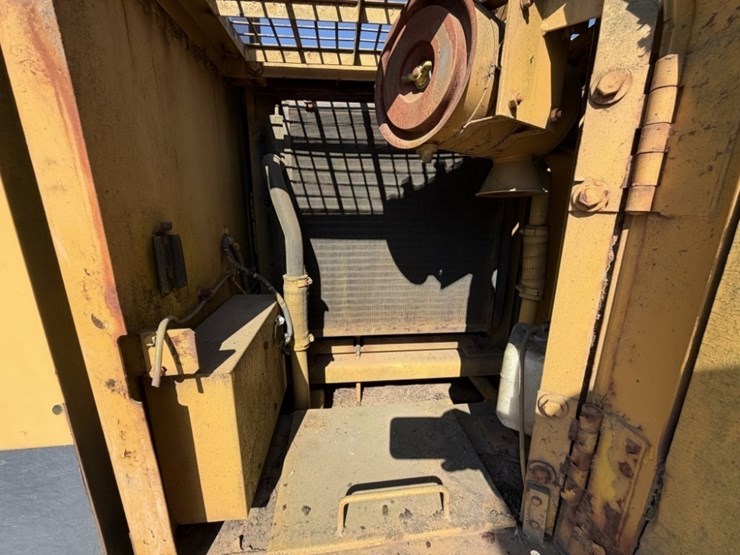 1990-caterpillar-e70b-image-37