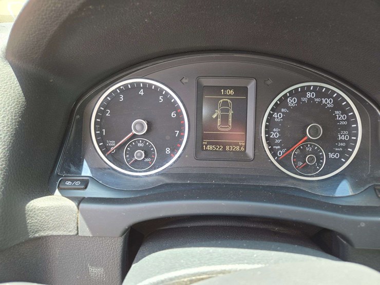 2015-volkswagen-tiguan-se-image-18