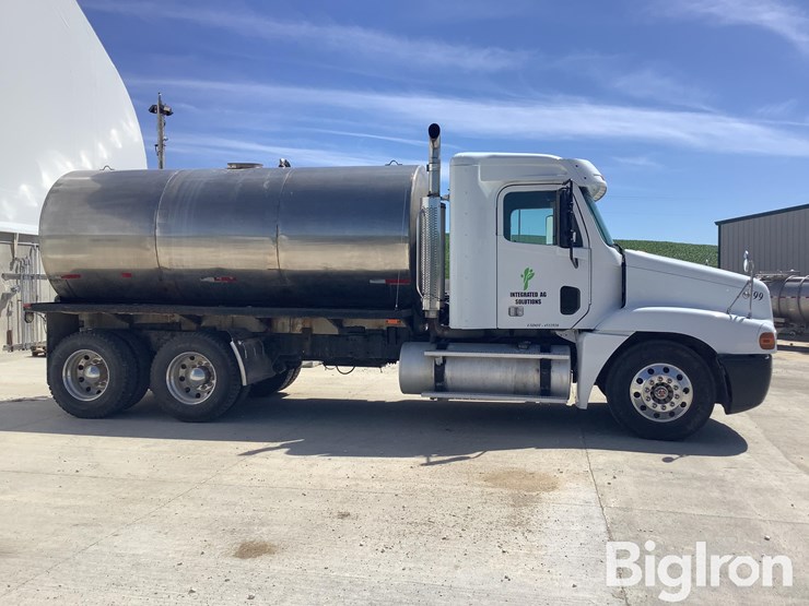 1999-freightliner-flc120-image-4