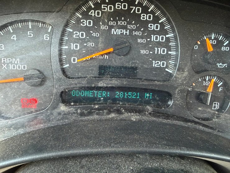 2005-chevrolet-tahoe-image-28