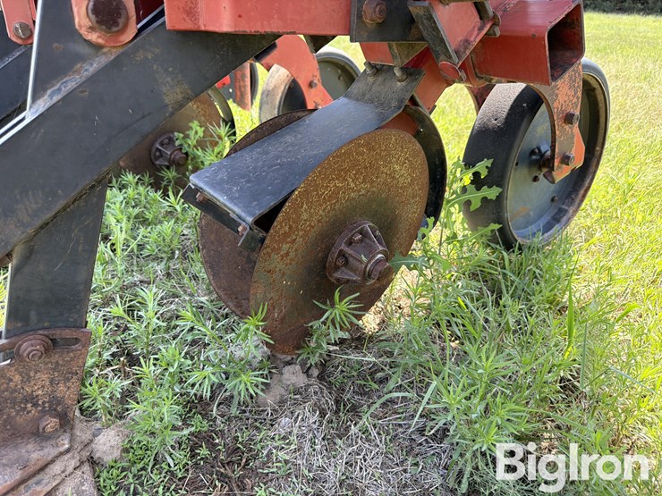 krause-4708-8r30"-no-till-cultivator-image-19