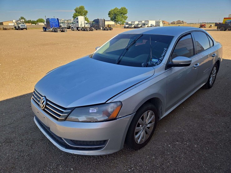 2015-volkswagen-passat-limited-edition-/-s-/-wolfsburg-sedan-4d-image-1
