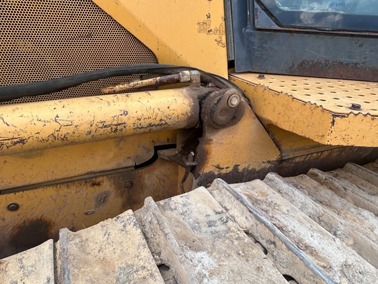 2009-deere-750j-lt-image-18
