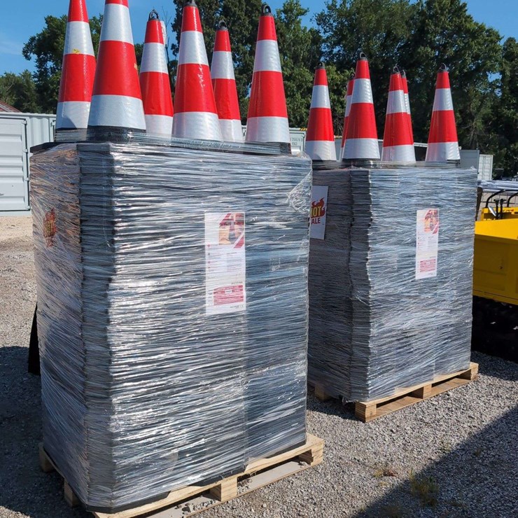 (50) 28" Traffic Cones