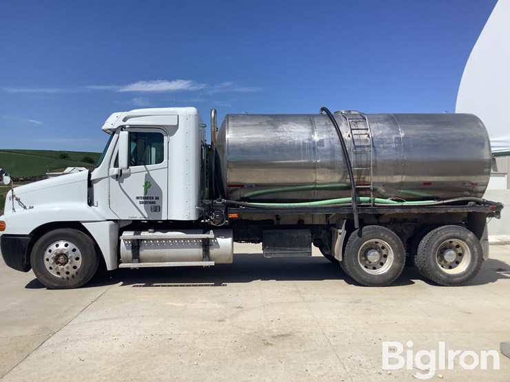 1999-freightliner-flc120-image-8