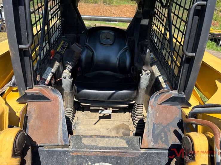 deere-ct332-image-16