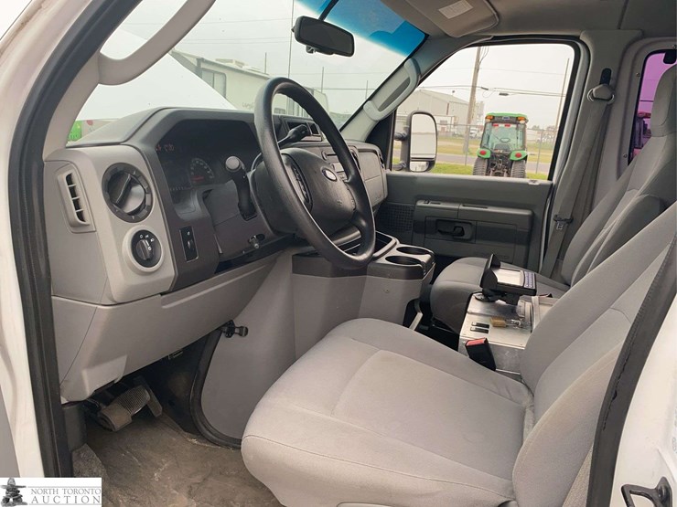 2012-ford-cargo-image-11