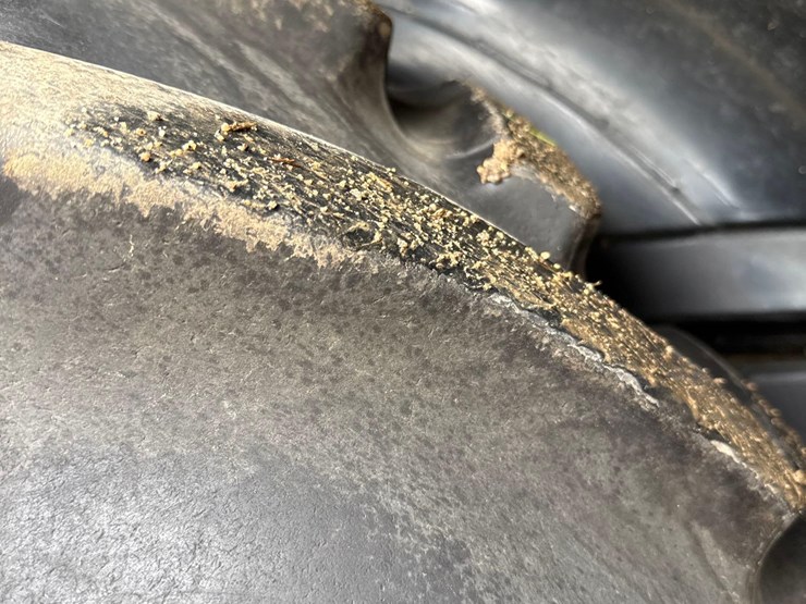 2014-john-deere-8320r-image-59