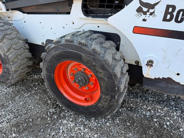 2013-bobcat-s650-image-16