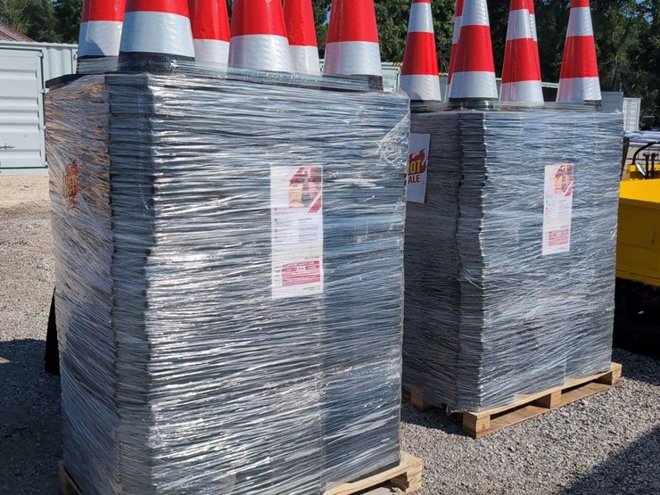 (50)-28"-traffic-cones-image-1
