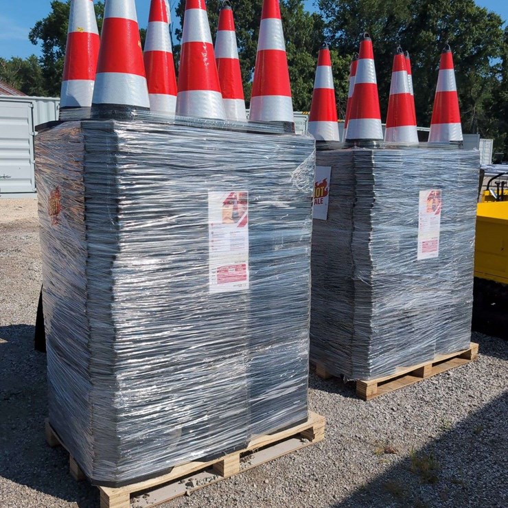 (50) 28" Traffic Cones