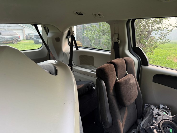 2013-dodge-caravan-image-26