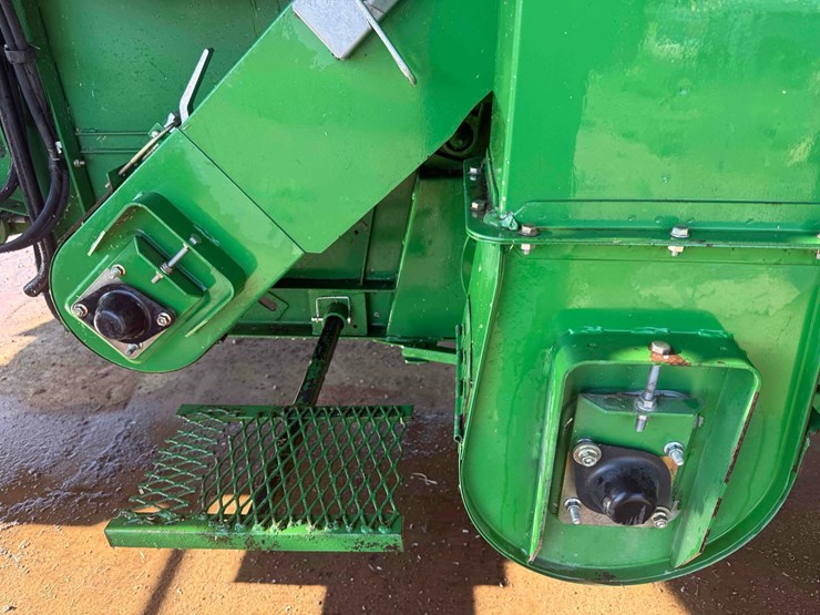 2011-john-deere-9760-combine-image-22