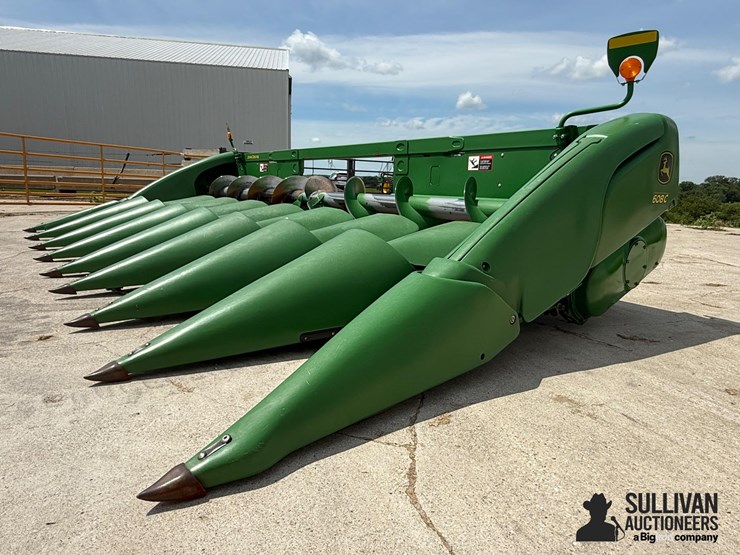 2017-john-deere-608c-image-1