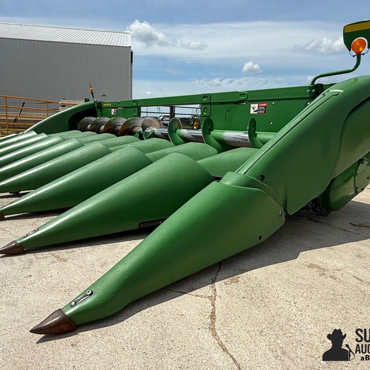 2017 JOHN DEERE 608C