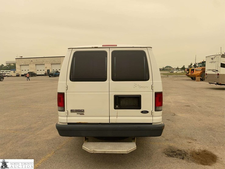 2012-ford-cargo-image-6