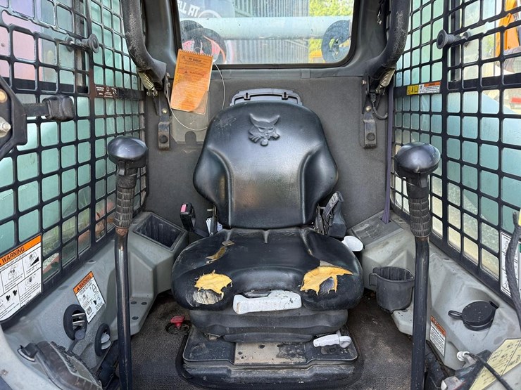 2013-bobcat-s650-image-18