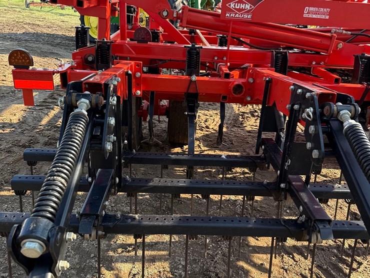 2013-kuhn-krause-5635-46ft-field-cultivator-image-52