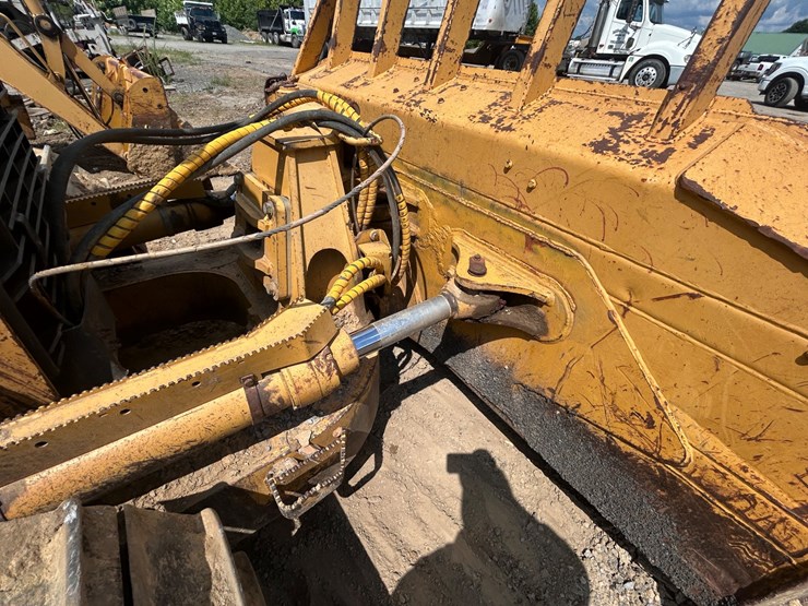 2009-deere-750j-lt-image-26
