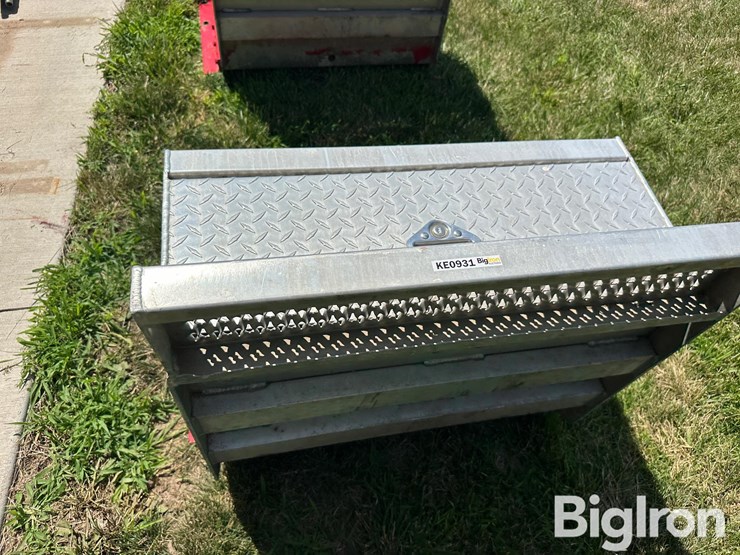 peterbilt-aluminum-step/battery-box-image-13