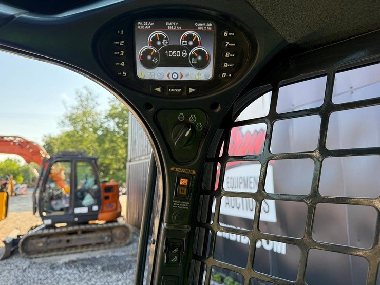 2023-bobcat-t870-image-23