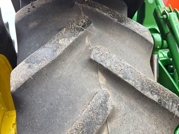 2014-john-deere-8320r-image-38