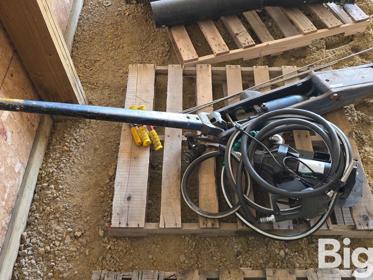 floor-jack,-tile-probes,-def-pump-image-4