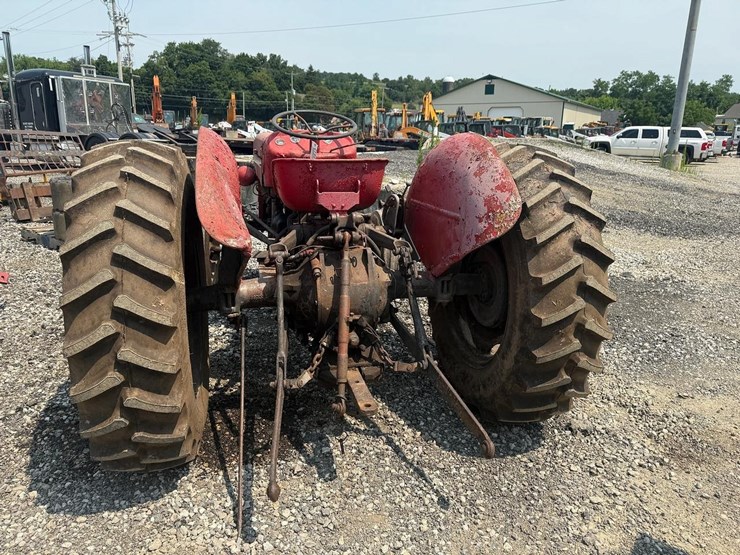 massey-ferguson-135-image-3