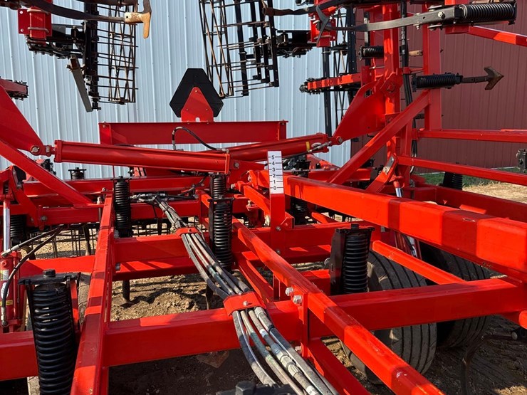2013-kuhn-krause-5635-46ft-field-cultivator-image-34
