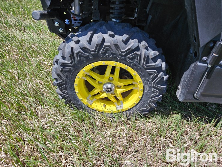 2022-john-deere-gator-image-16
