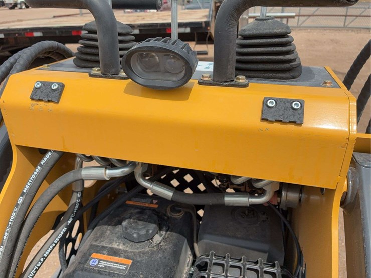 mini-2025-sdll60-skid-steer-image-16