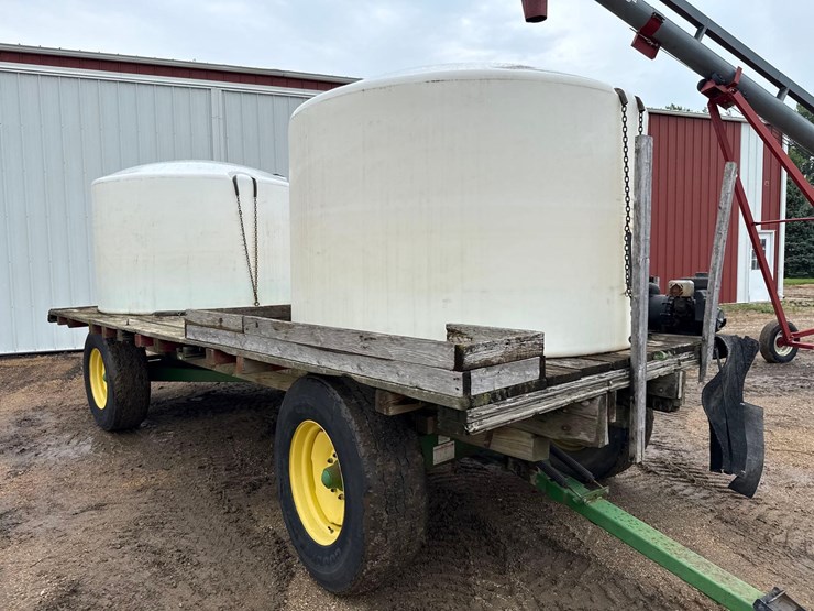 9ft-x-20-1/2ft-wooden-flatbed-w/-poly-tanks-&-pump-image-6