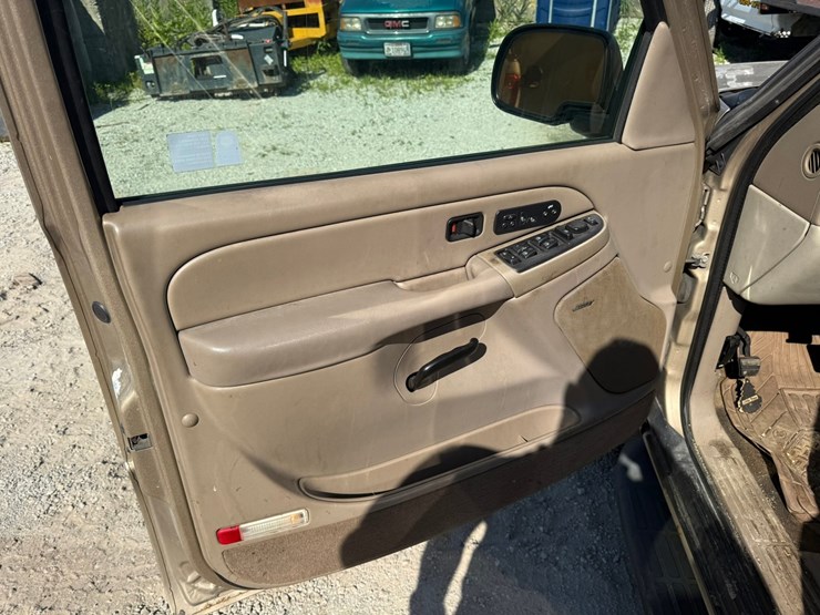 2005-chevrolet-tahoe-image-26