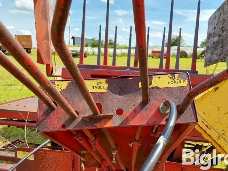 new-holland-1033-image-14