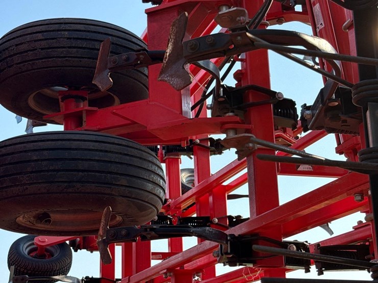 2013-kuhn-krause-5635-46ft-field-cultivator-image-50