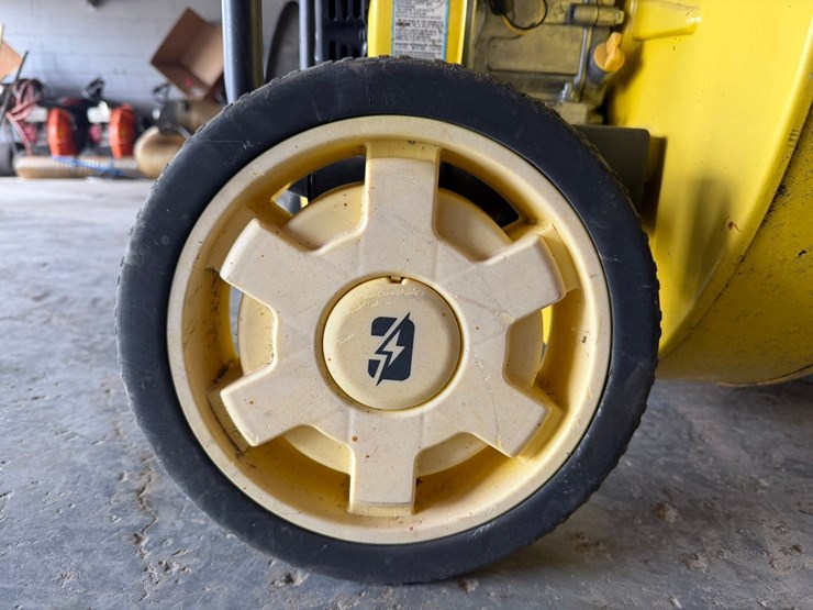 #4059-•-2021-champion-224cc-walk-behind-blower-image-18