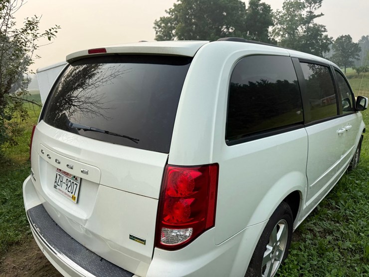 2013-dodge-caravan-image-23