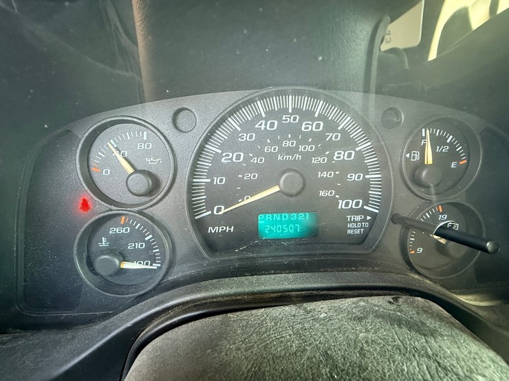 2004-chevrolet-3500-image-37
