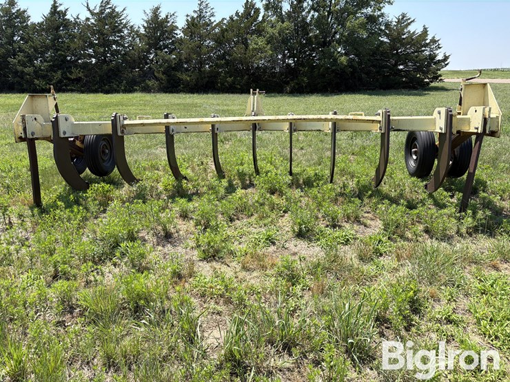9-shank-3-pt-v-ripper-image-5