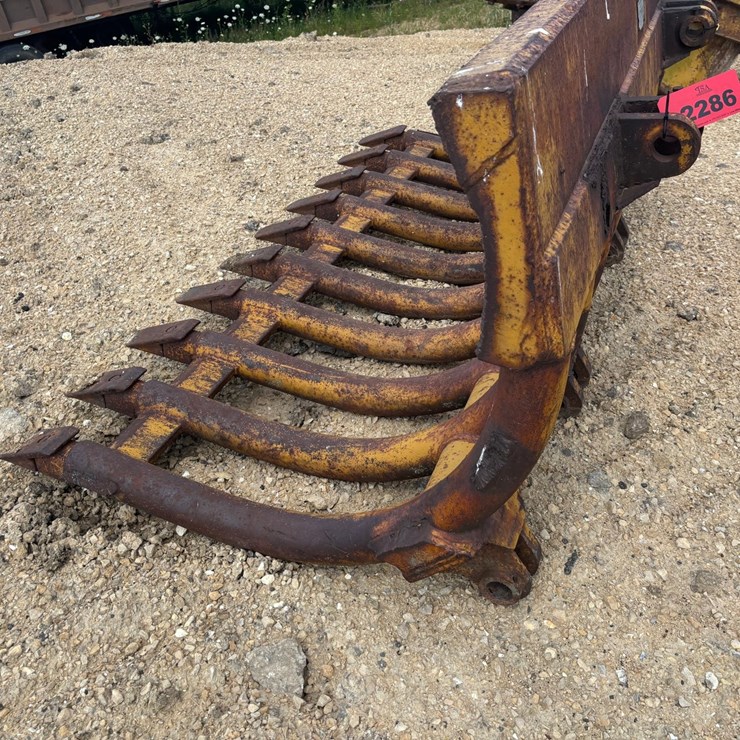 #2289 • Tractor Motor Corp 10098 8' Dozer Mounted Root Rake