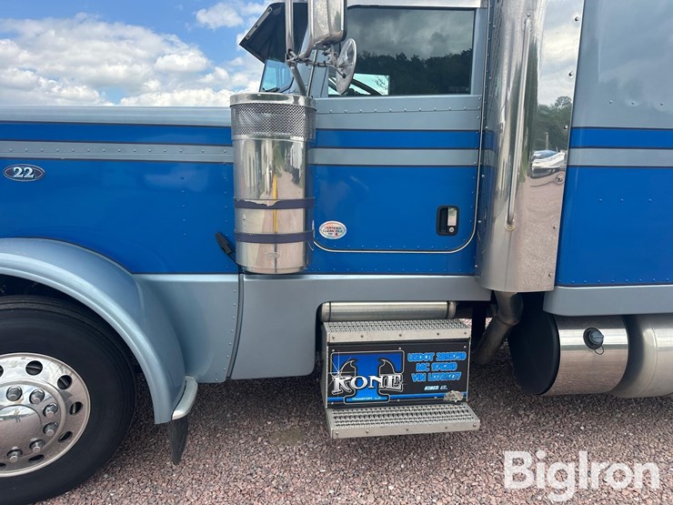 2020-peterbilt-389-image-10