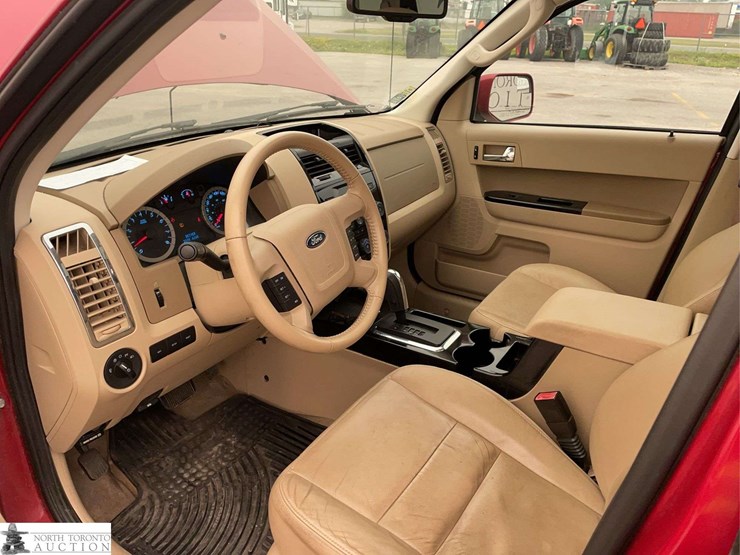 2011-ford-escape-image-11