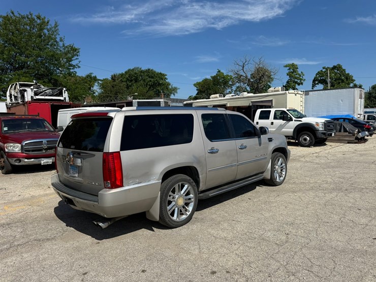 2008-cadillac-escalade-image-5