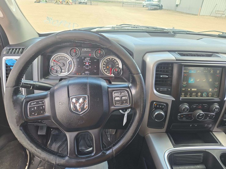 2017-ram-1500-slt-image-14